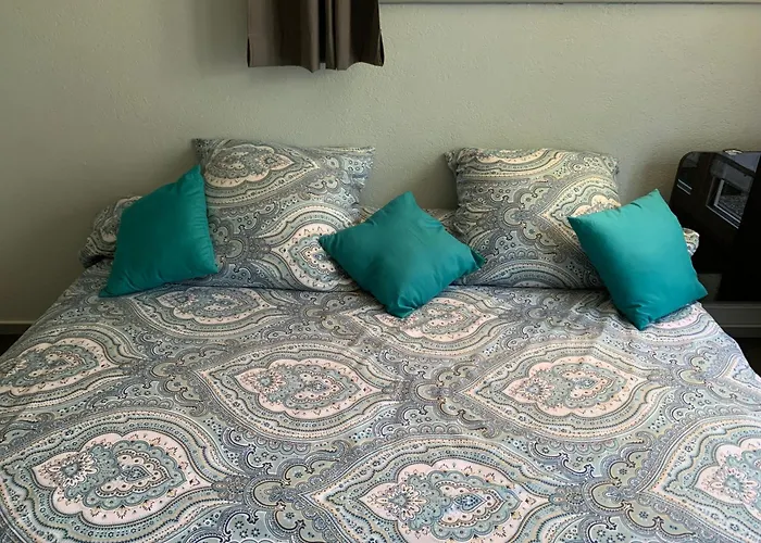 Le Lotus Zen Bed & Breakfast Froideville